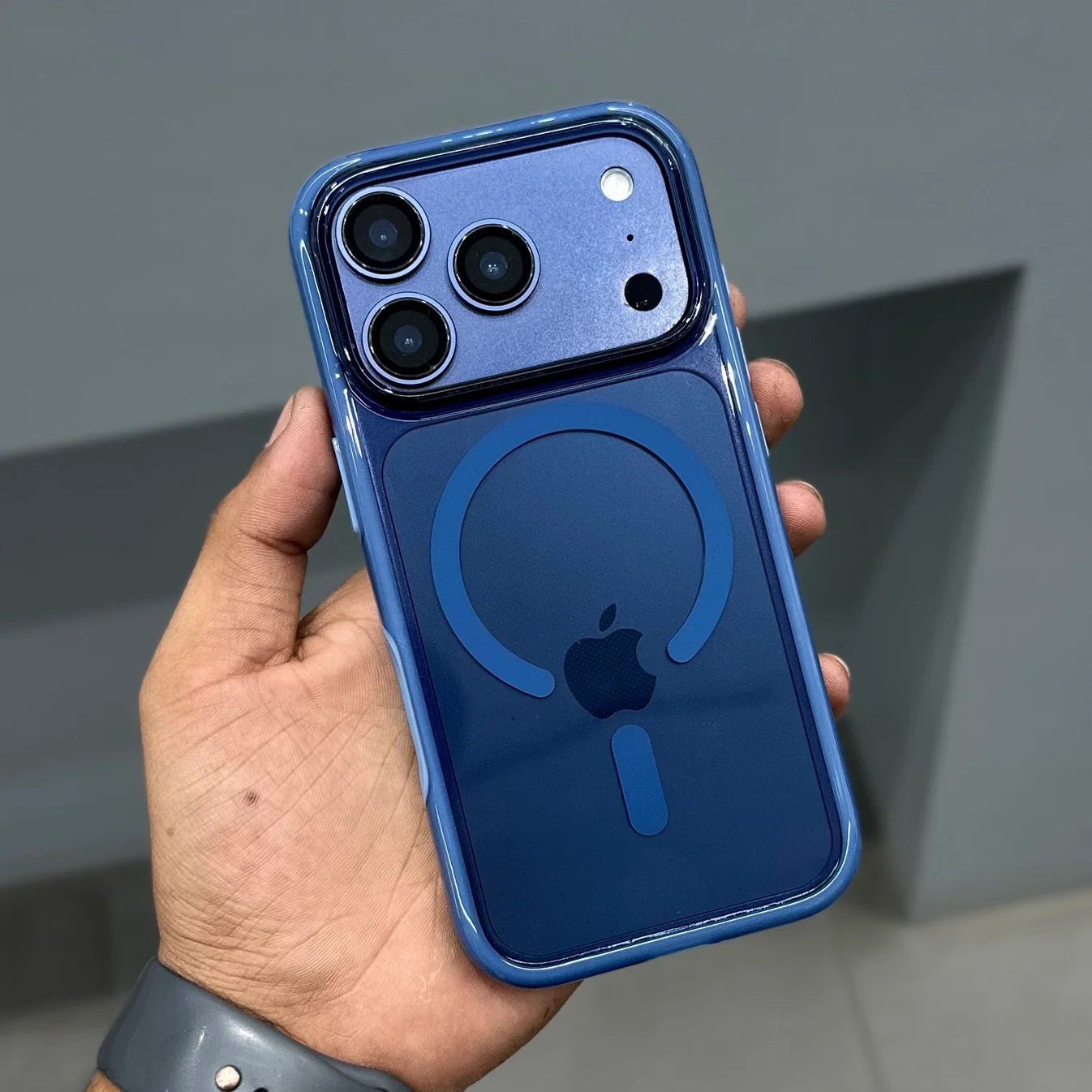 CMAQ ORBIT MAGSAFE CASE - BLUE  IPHONE 17 Pro and Pro Max