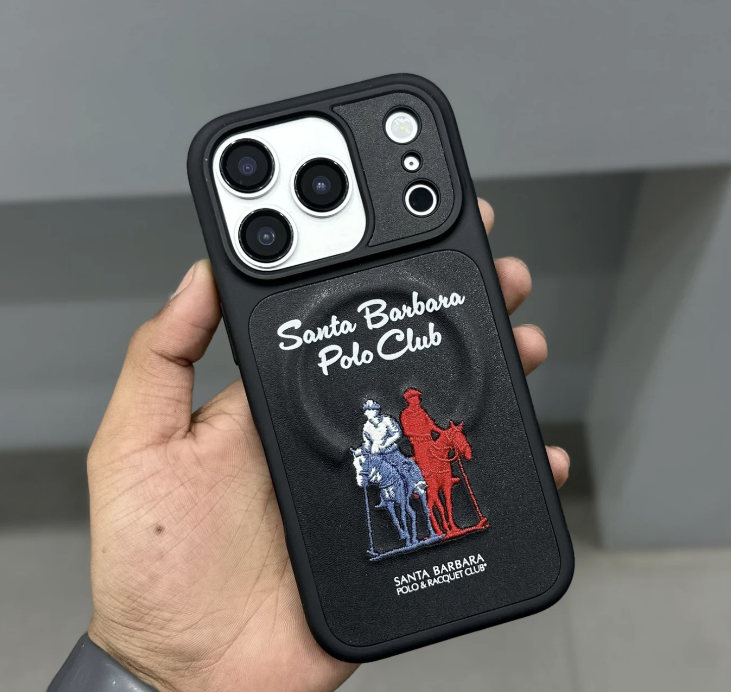 Santa Barbara Questa-Black with Magsafe Case   IPHONE 17 PRO AND 17 PRO MAX