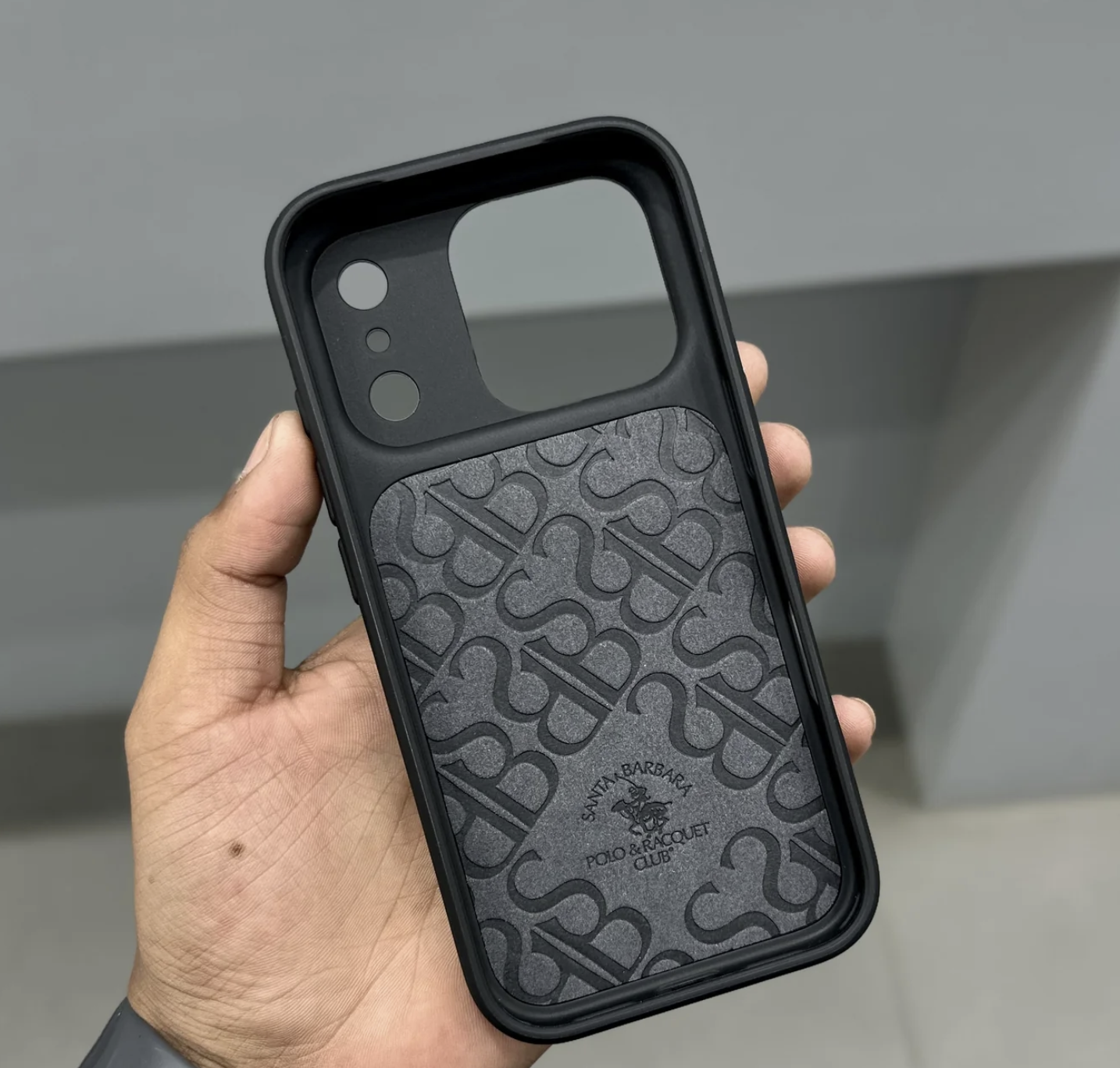 Santa Barbara Questa-Black with Magsafe Case   IPHONE 17 PRO AND 17 PRO MAX