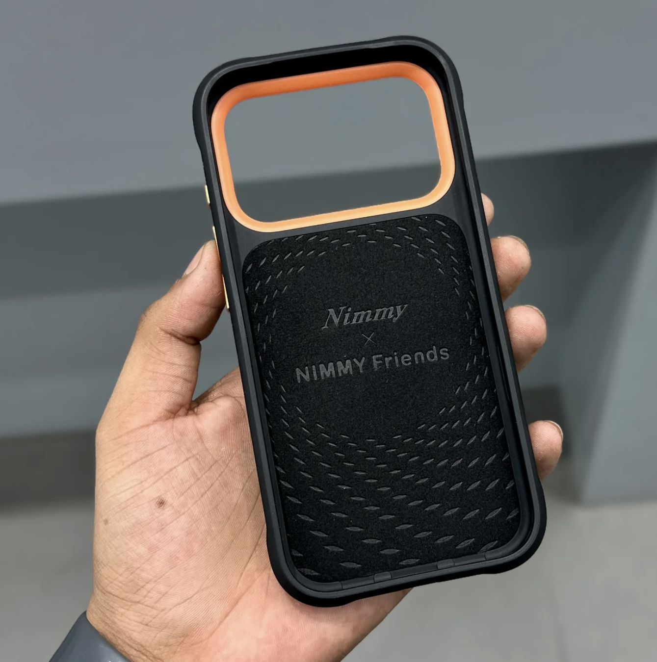 NIMMY DOG CHAIN CASE-BLACK 17 pro and 17pro max