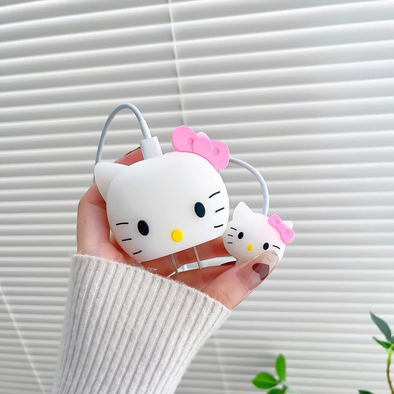 Iphone Charger Case Cover - Cute Kitty - 4 Piece Set (With Wire Protector)